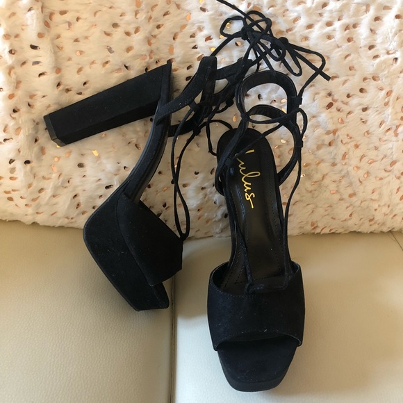Lulu’s Strappy Block Heel Lace Tie Heels 8.5 - Picture 4 of 5